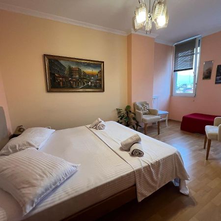 City Center Apartment In Shkoder Luaran gambar