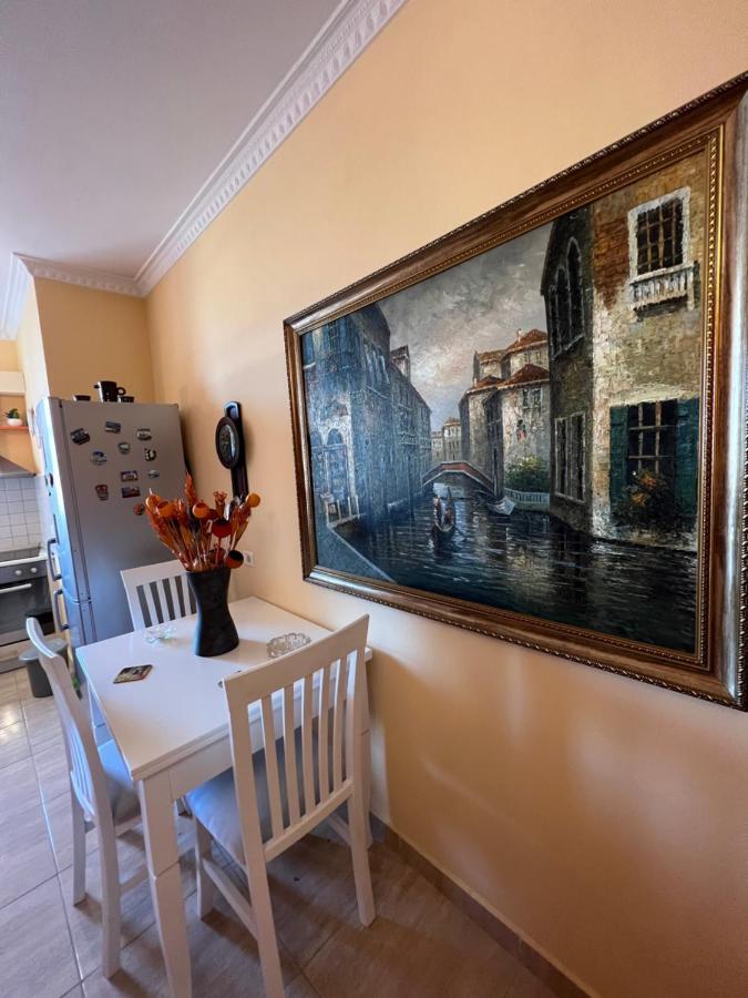 City Center Apartment In Shkoder Luaran gambar