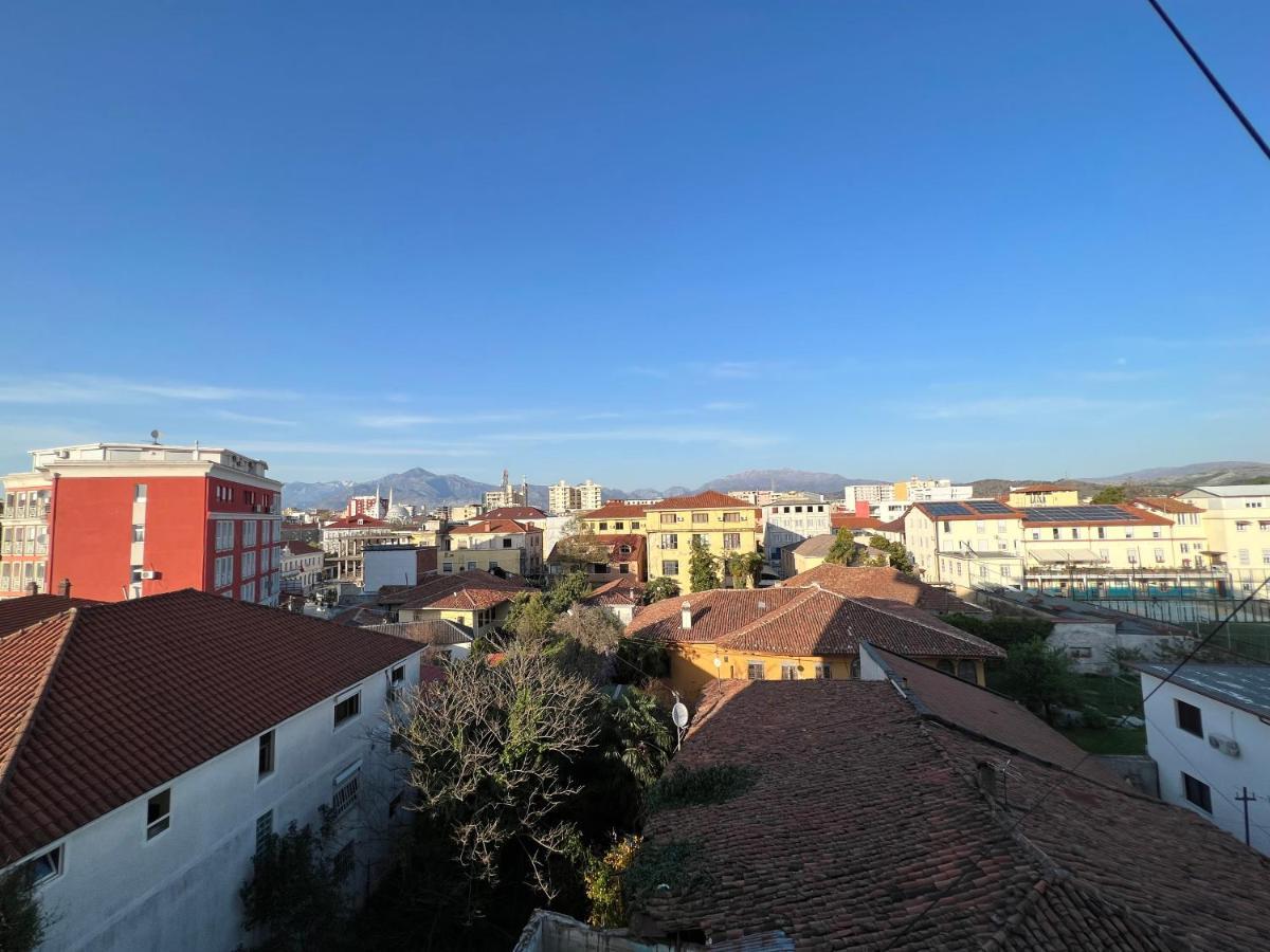City Center Apartment In Shkoder Luaran gambar