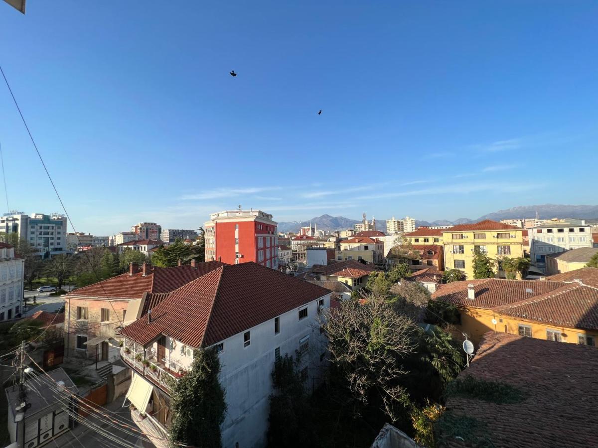 City Center Apartment In Shkoder Luaran gambar