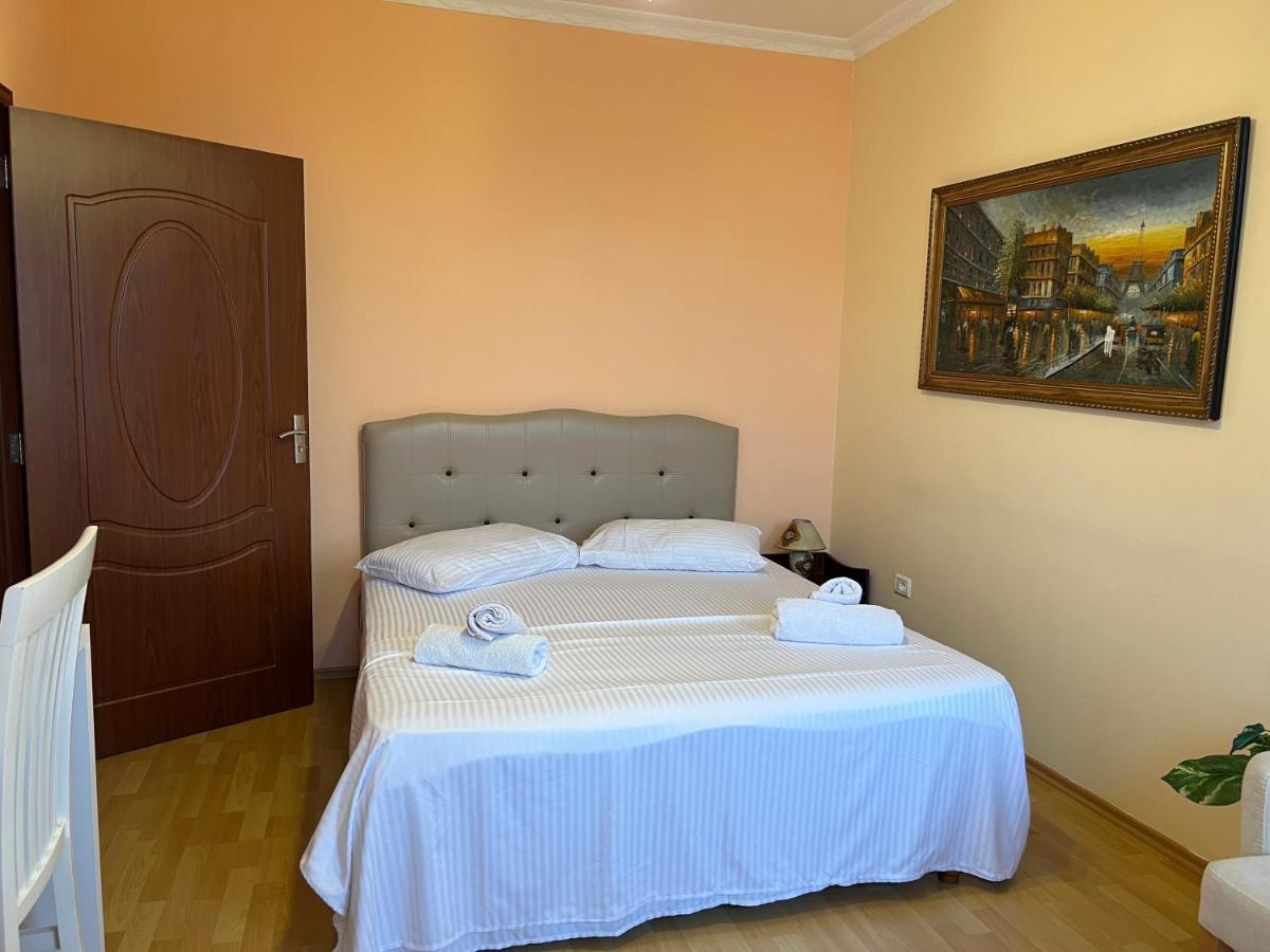City Center Apartment In Shkoder Luaran gambar